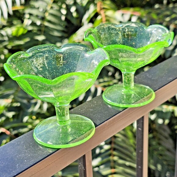 Uranium Depression Glass Green Glowing Sherbet Cup 2pcs Geiger Test Wow Bubbles! - Picture 1 of 15
